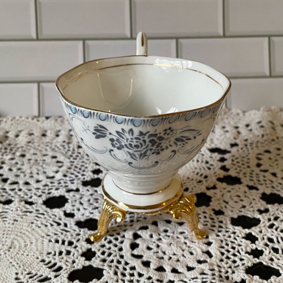 Vintage Royal Albert England Bone China Tea Cup ans Saucer Damask 2693 - Picture 8 of 13